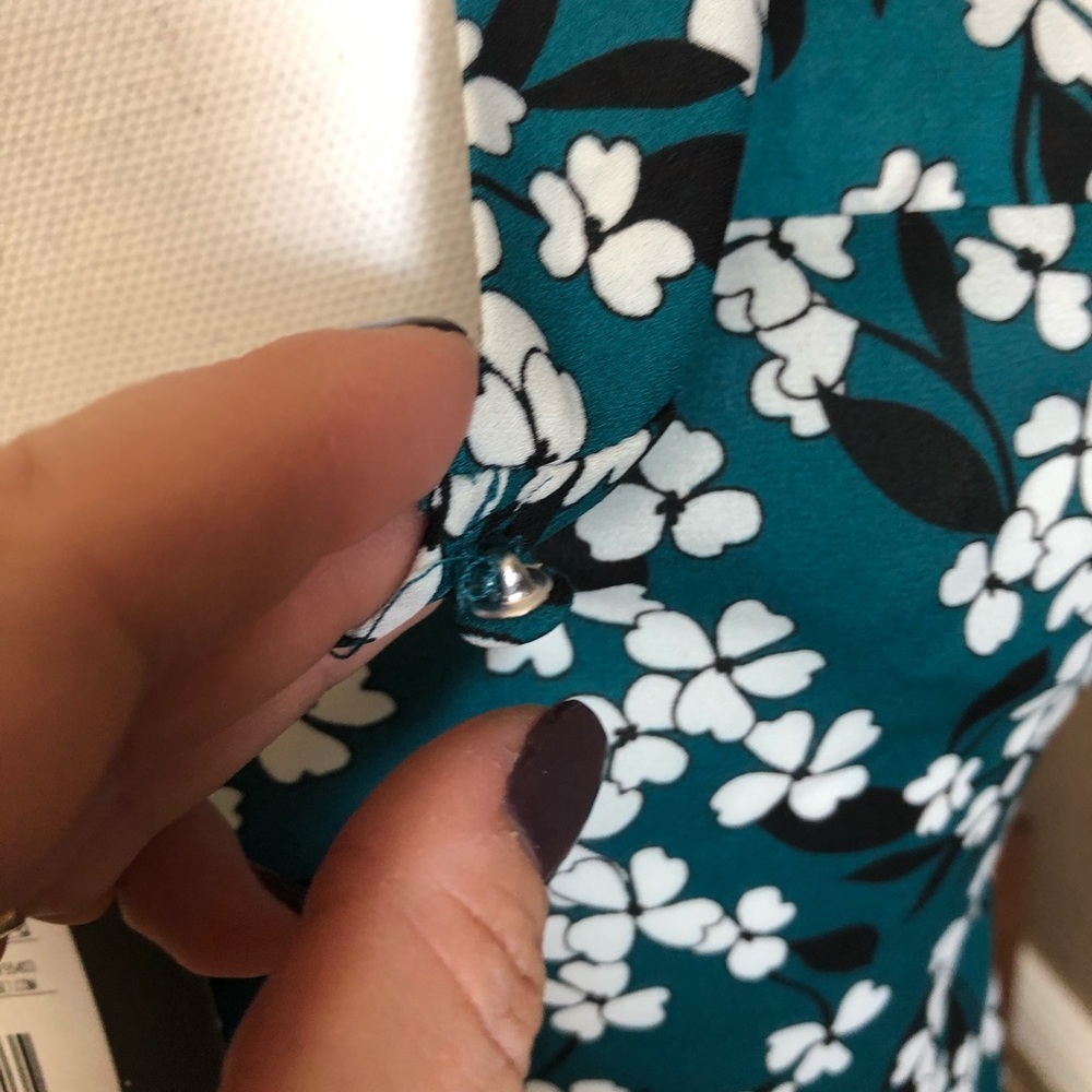 NWT Who What Wear Sleeveless Blouse Turquoise White Floral Mock Neck Size XS - Picture 9 of 14